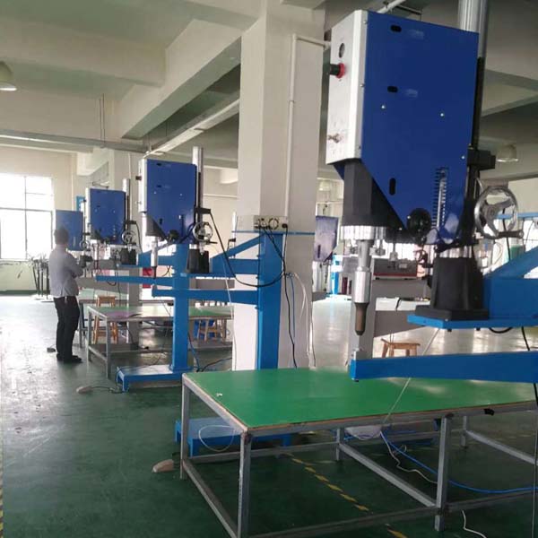 超聲波中空板焊接機(jī) PP包裝箱焊接機(jī)